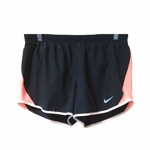 Nike Pants - NWOT NIKE Women's Active Workout Short.